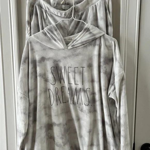 Rae Dunn Lounge Set - Picture 8 of 8